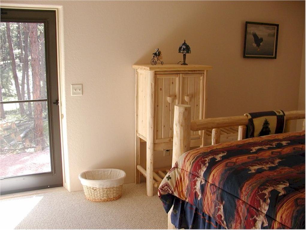 Comanche Lodge Custer Room photo