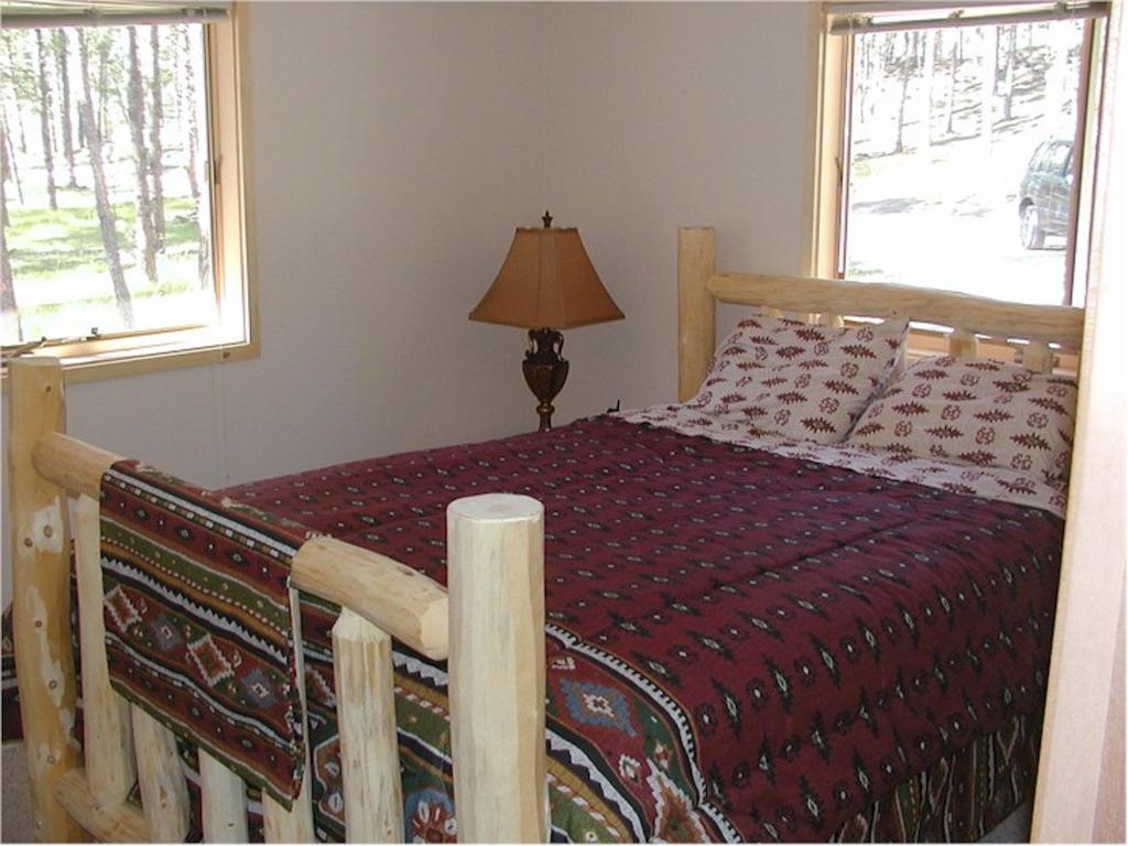 Comanche Lodge Custer Room photo